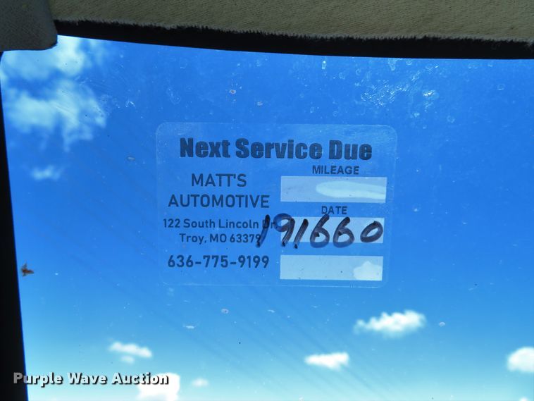 image for item DE8185 2003 Chevrolet Express 3500 box truck