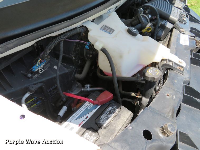 image for item DE8185 2003 Chevrolet Express 3500 box truck