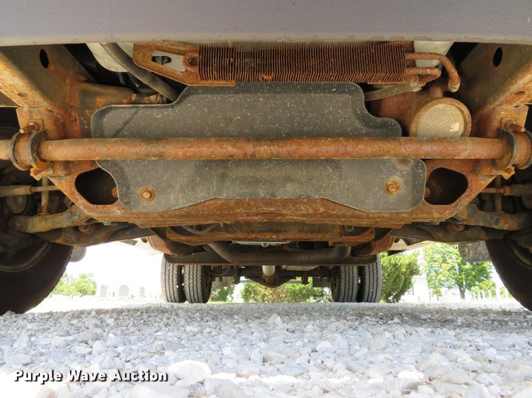 image for item DE8185 2003 Chevrolet Express 3500 box truck