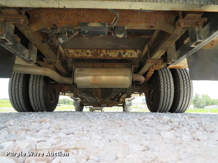 image for item DE8185 2003 Chevrolet Express 3500 box truck