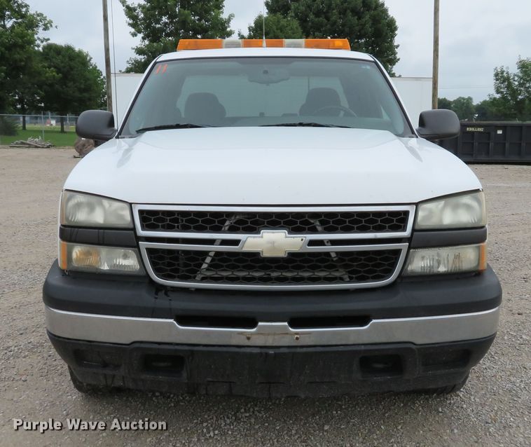 image for item DE8190 2006 Chevrolet Silverado 1500 LS Ext. Cab pickup truck