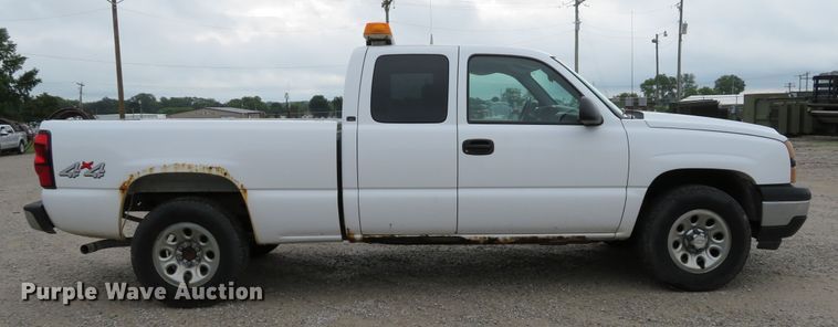 image for item DE8190 2006 Chevrolet Silverado 1500 LS Ext. Cab pickup truck