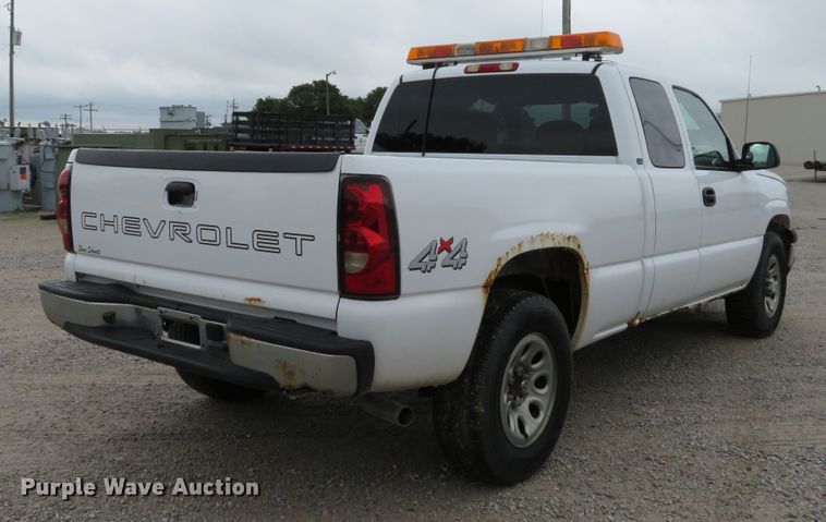 image for item DE8190 2006 Chevrolet Silverado 1500 LS Ext. Cab pickup truck