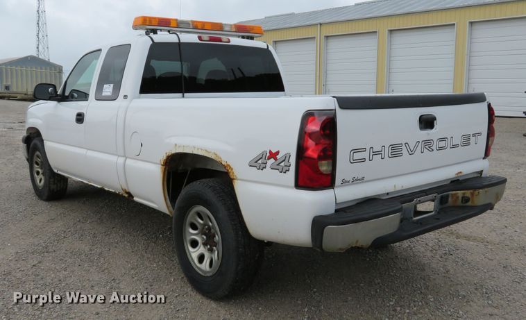 image for item DE8190 2006 Chevrolet Silverado 1500 LS Ext. Cab pickup truck