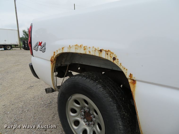 image for item DE8190 2006 Chevrolet Silverado 1500 LS Ext. Cab pickup truck