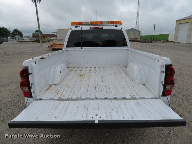 image for item DE8190 2006 Chevrolet Silverado 1500 LS Ext. Cab pickup truck