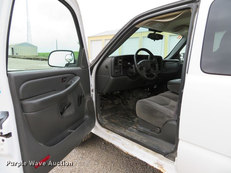 image for item DE8190 2006 Chevrolet Silverado 1500 LS Ext. Cab pickup truck