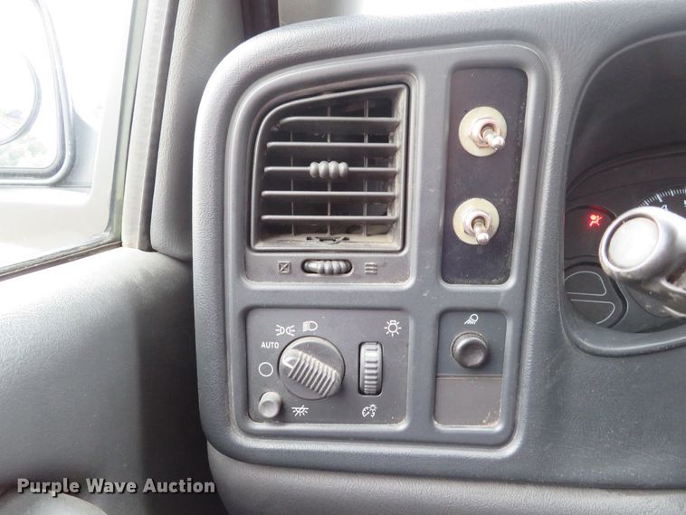 image for item DE8190 2006 Chevrolet Silverado 1500 LS Ext. Cab pickup truck