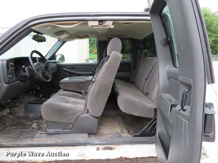 image for item DE8190 2006 Chevrolet Silverado 1500 LS Ext. Cab pickup truck