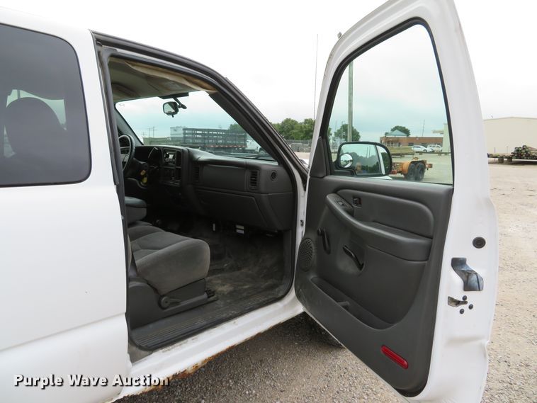 image for item DE8190 2006 Chevrolet Silverado 1500 LS Ext. Cab pickup truck