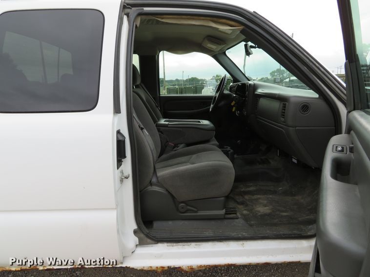 image for item DE8190 2006 Chevrolet Silverado 1500 LS Ext. Cab pickup truck
