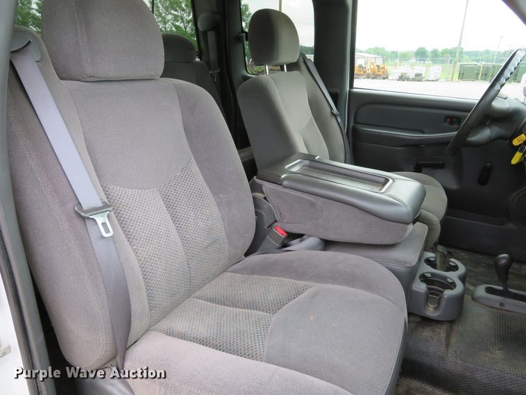 image for item DE8190 2006 Chevrolet Silverado 1500 LS Ext. Cab pickup truck