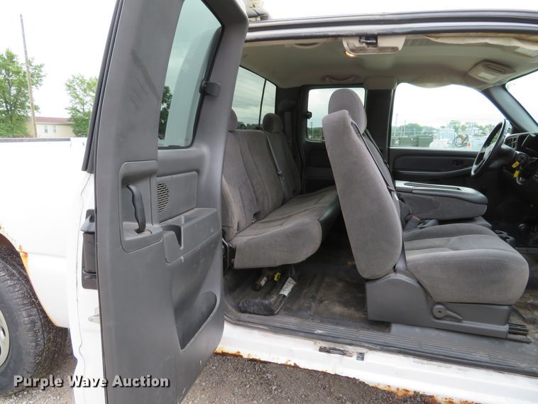image for item DE8190 2006 Chevrolet Silverado 1500 LS Ext. Cab pickup truck