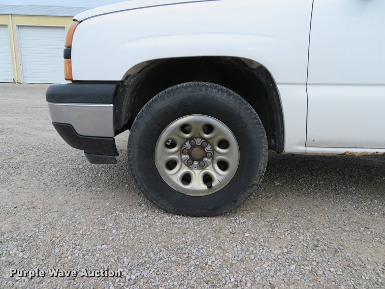 image for item DE8190 2006 Chevrolet Silverado 1500 LS Ext. Cab pickup truck