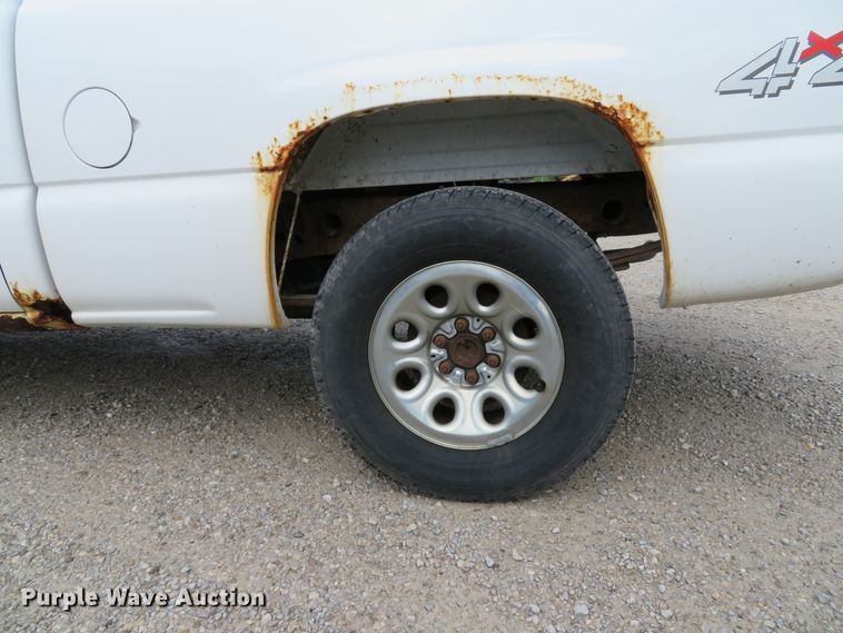 image for item DE8190 2006 Chevrolet Silverado 1500 LS Ext. Cab pickup truck