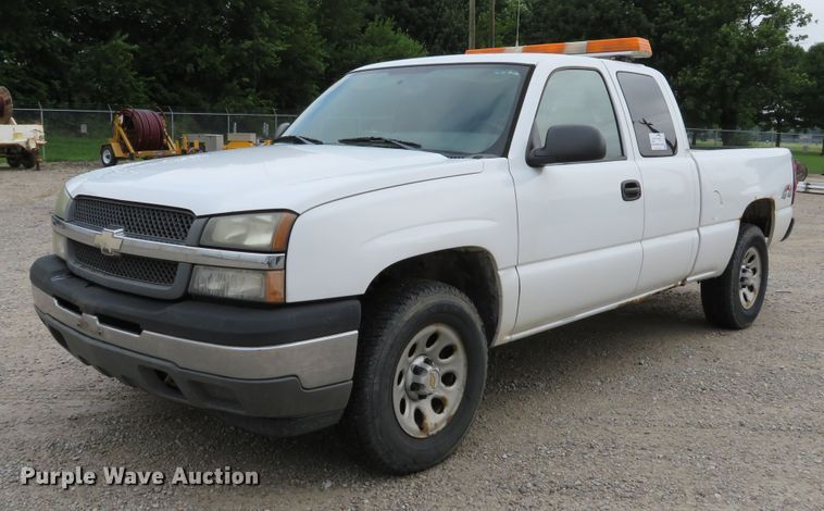image for item DE8191 2005 Chevrolet Silverado 1500 LS Ext. Cab pickup truck