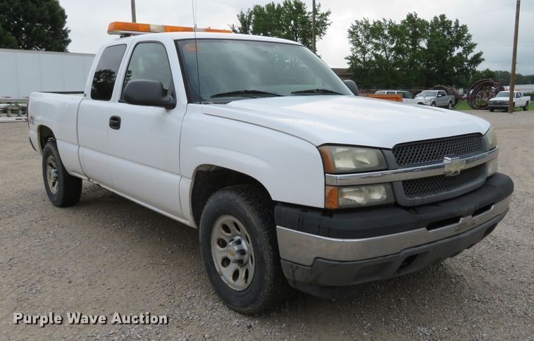 image for item DE8191 2005 Chevrolet Silverado 1500 LS Ext. Cab pickup truck