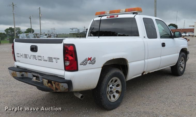 image for item DE8191 2005 Chevrolet Silverado 1500 LS Ext. Cab pickup truck