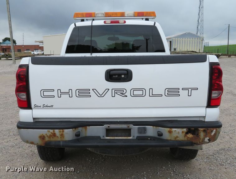 image for item DE8191 2005 Chevrolet Silverado 1500 LS Ext. Cab pickup truck