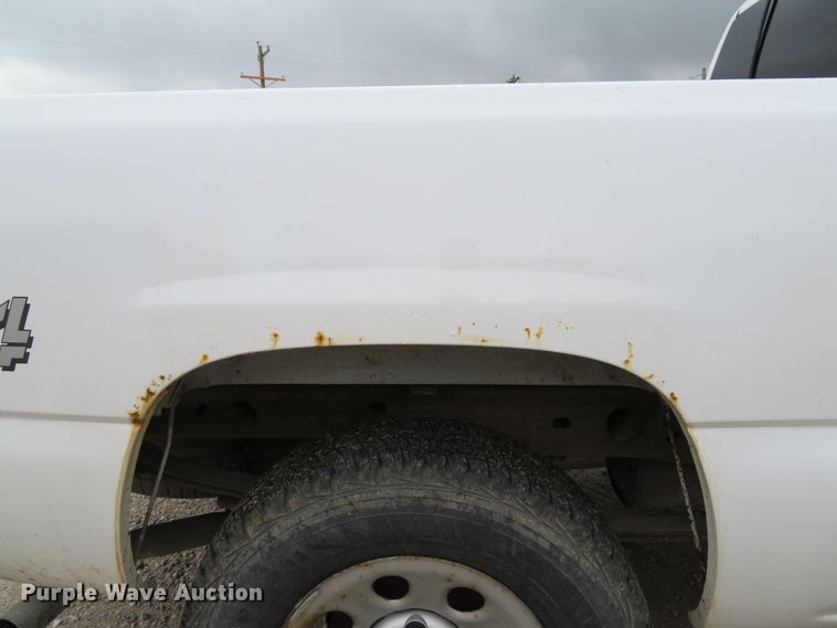 image for item DE8191 2005 Chevrolet Silverado 1500 LS Ext. Cab pickup truck