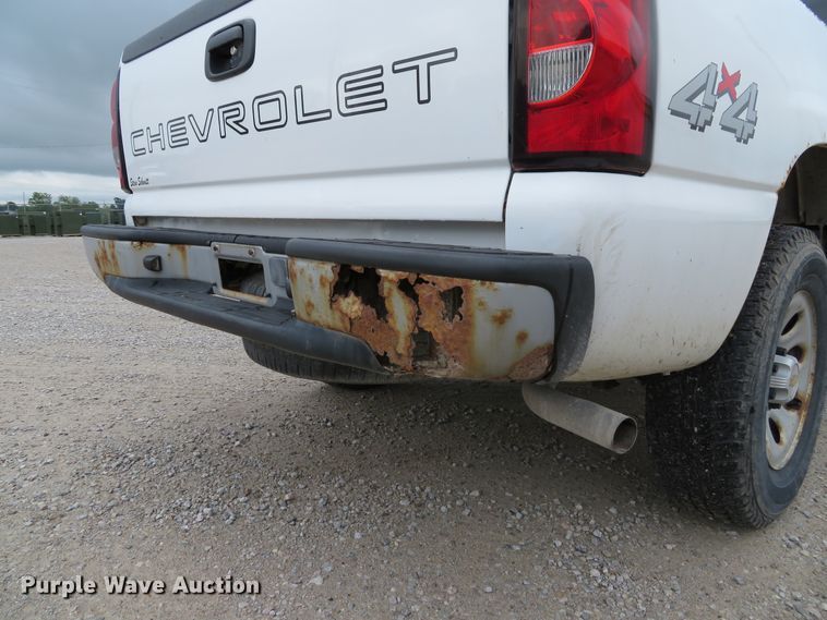 image for item DE8191 2005 Chevrolet Silverado 1500 LS Ext. Cab pickup truck