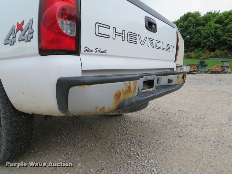 image for item DE8191 2005 Chevrolet Silverado 1500 LS Ext. Cab pickup truck