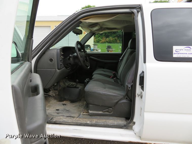 image for item DE8191 2005 Chevrolet Silverado 1500 LS Ext. Cab pickup truck