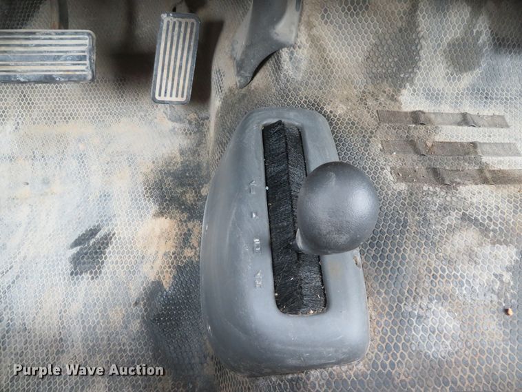 image for item DE8191 2005 Chevrolet Silverado 1500 LS Ext. Cab pickup truck