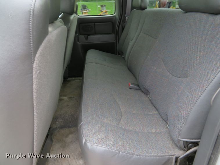 image for item DE8191 2005 Chevrolet Silverado 1500 LS Ext. Cab pickup truck