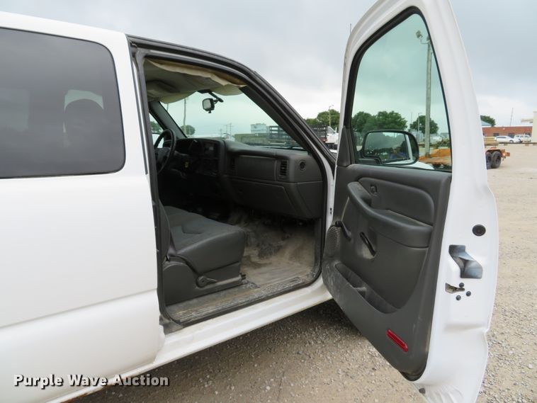 image for item DE8191 2005 Chevrolet Silverado 1500 LS Ext. Cab pickup truck