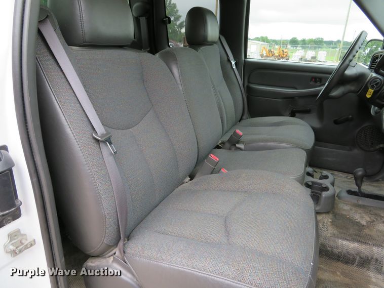 image for item DE8191 2005 Chevrolet Silverado 1500 LS Ext. Cab pickup truck