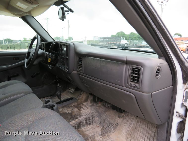 image for item DE8191 2005 Chevrolet Silverado 1500 LS Ext. Cab pickup truck