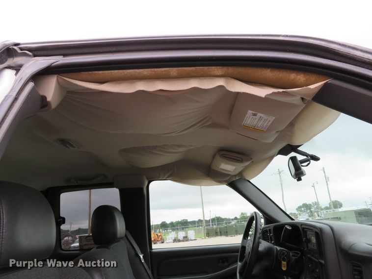 image for item DE8191 2005 Chevrolet Silverado 1500 LS Ext. Cab pickup truck