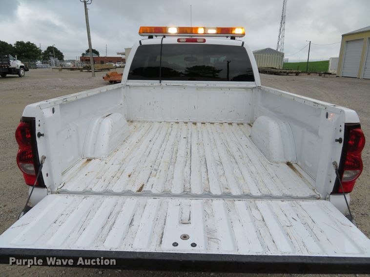 image for item DE8191 2005 Chevrolet Silverado 1500 LS Ext. Cab pickup truck