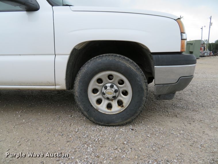 image for item DE8191 2005 Chevrolet Silverado 1500 LS Ext. Cab pickup truck