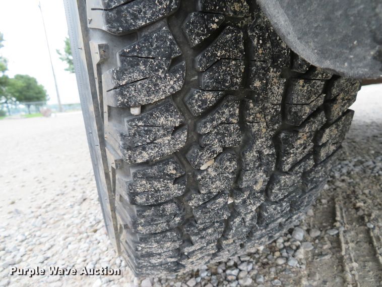 image for item DE8191 2005 Chevrolet Silverado 1500 LS Ext. Cab pickup truck