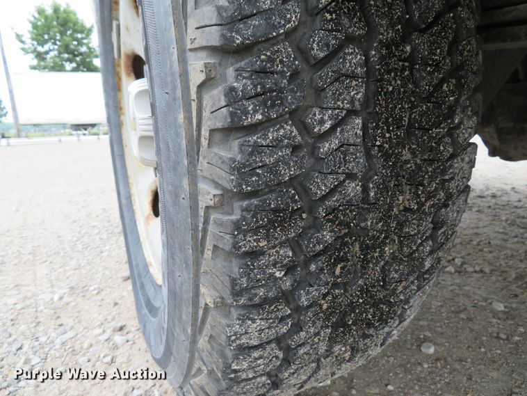 image for item DE8191 2005 Chevrolet Silverado 1500 LS Ext. Cab pickup truck