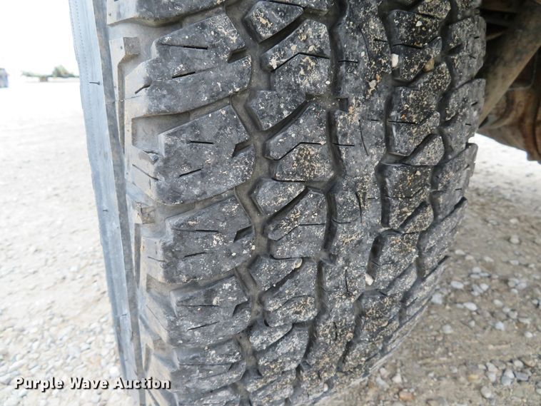 image for item DE8191 2005 Chevrolet Silverado 1500 LS Ext. Cab pickup truck