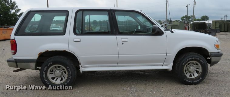 image for item DE8192 1998 Ford Explorer SUV
