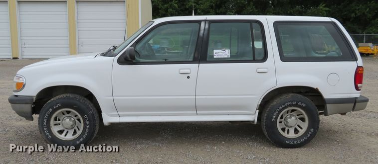 image for item DE8192 1998 Ford Explorer SUV