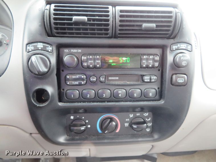 image for item DE8192 1998 Ford Explorer SUV