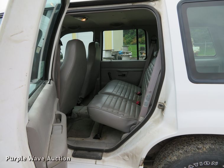 image for item DE8192 1998 Ford Explorer SUV