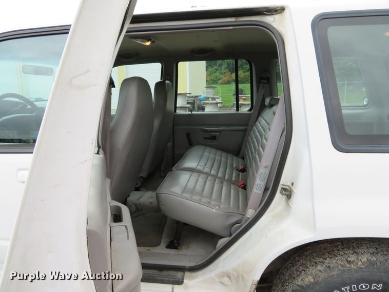 image for item DE8192 1998 Ford Explorer SUV