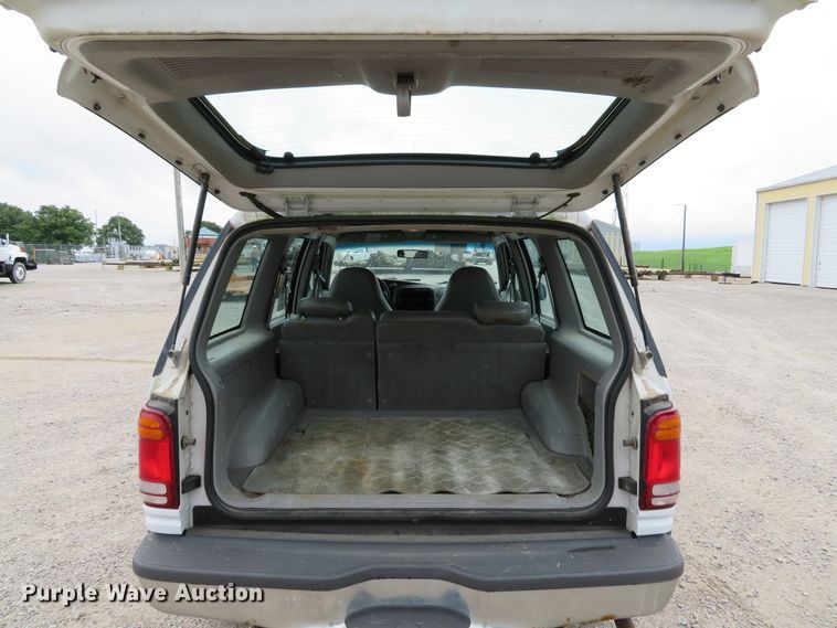image for item DE8192 1998 Ford Explorer SUV
