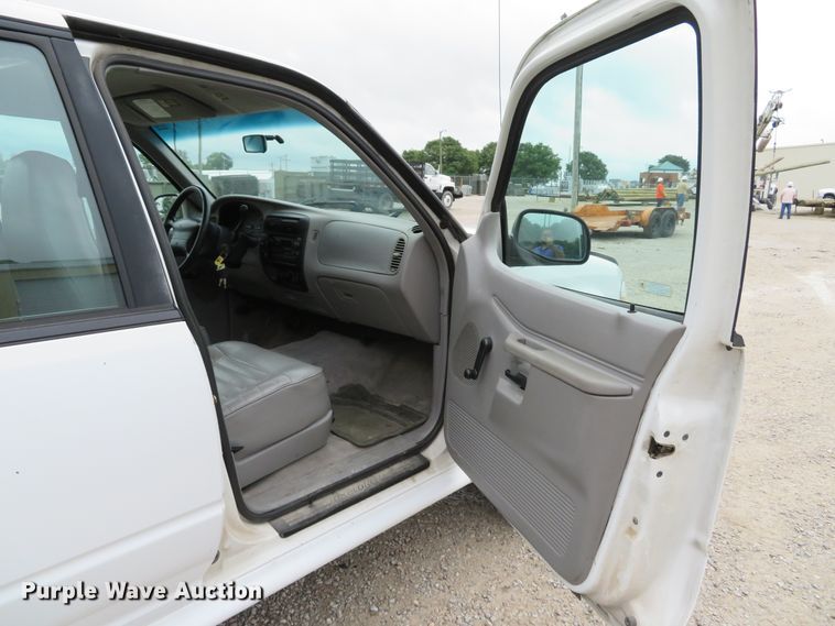 image for item DE8192 1998 Ford Explorer SUV