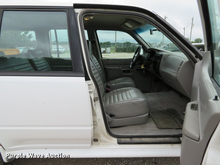 image for item DE8192 1998 Ford Explorer SUV