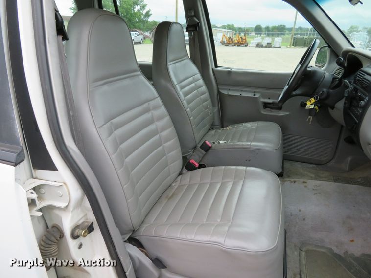 image for item DE8192 1998 Ford Explorer SUV