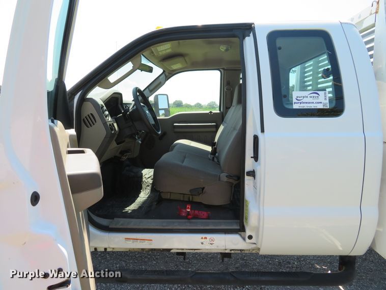 image for item DE8205 2008 Ford F450 Super Duty XL SuperCab utility truck