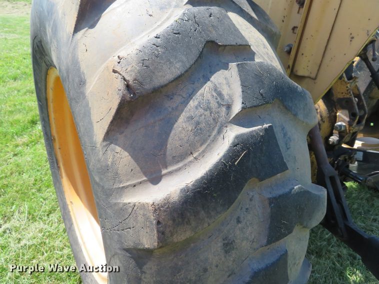 image for item DE8206 Ford 4610 tractor