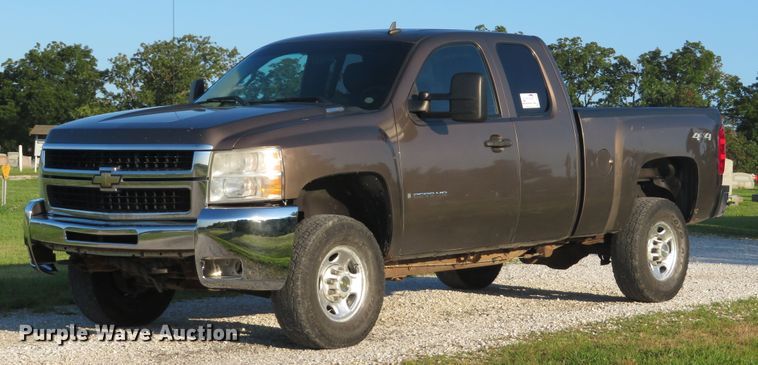 image for item DE8208 2008 Chevrolet Silverado 2500HD LT Ext. Cab pickup truck